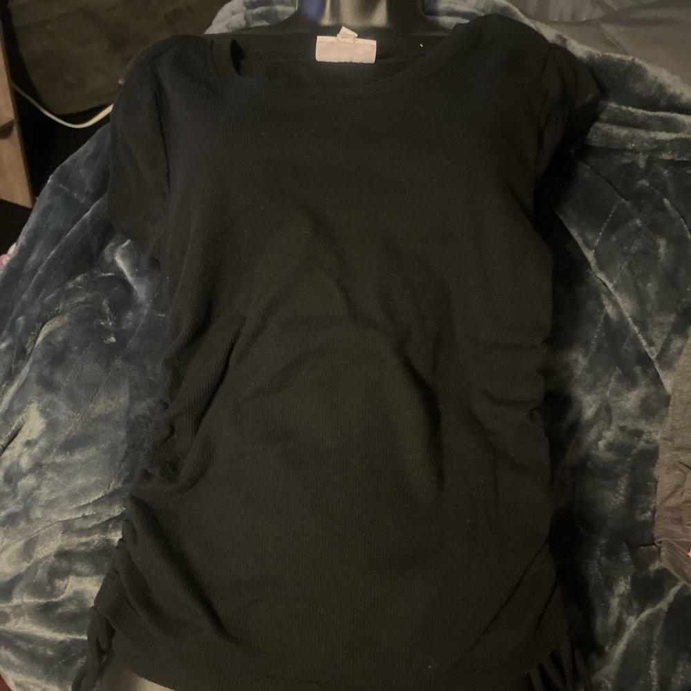 Black cinch tee.